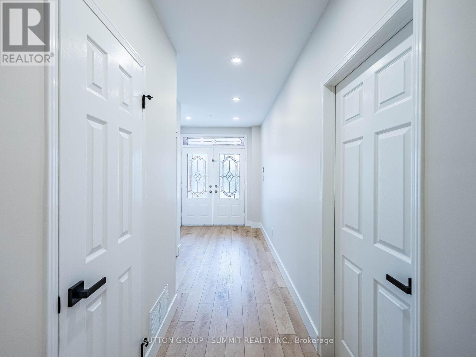 7676 Black Walnut Trail E, Mississauga, Ontario  L5N 8A6 - Photo 8 - W12593284