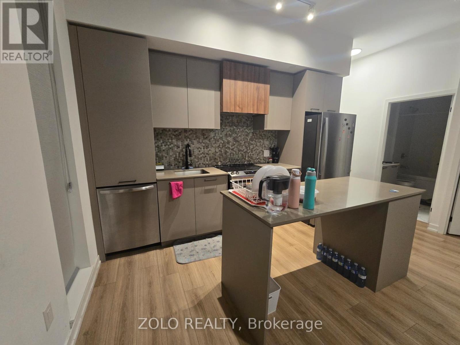 604 - 10 Lagerfeld Drive, Brampton, Ontario  L7A 5L3 - Photo 3 - W12593296