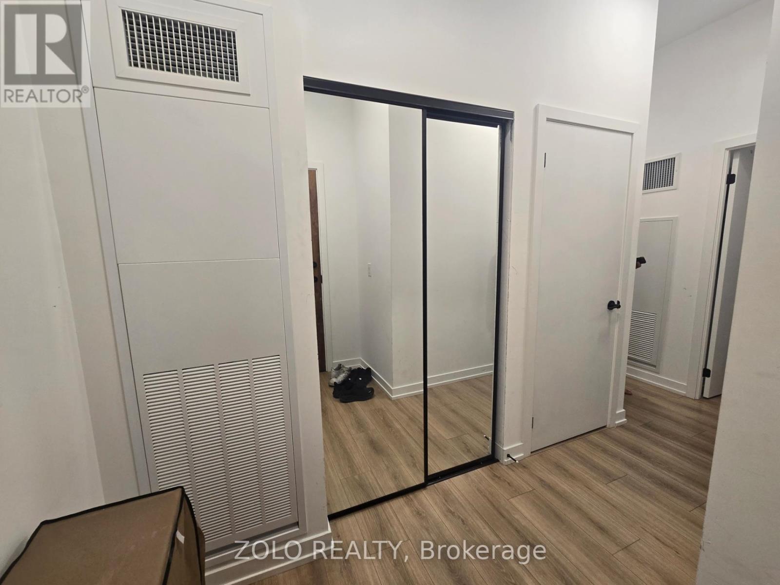 604 - 10 Lagerfeld Drive, Brampton, Ontario  L7A 5L3 - Photo 4 - W12593296