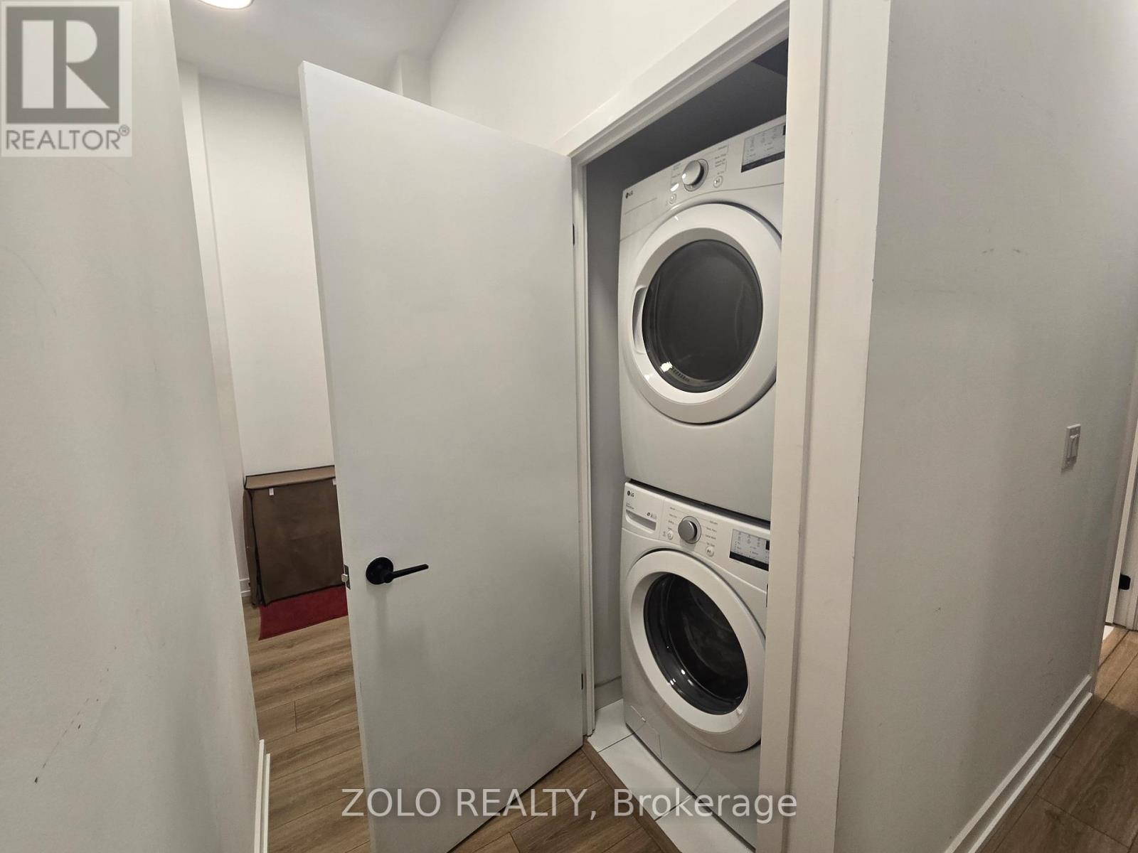 604 - 10 Lagerfeld Drive, Brampton, Ontario  L7A 5L3 - Photo 5 - W12593296