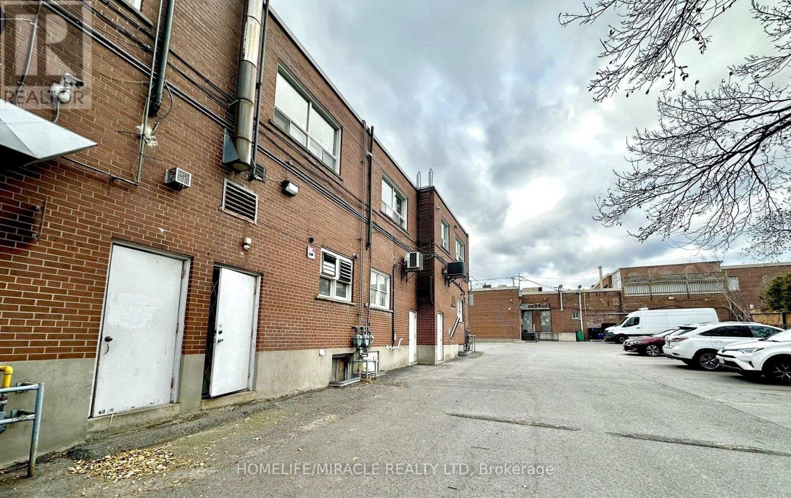 1201 Hurontario Street, Mississauga, Ontario  L5G 3H2 - Photo 2 - W12593318