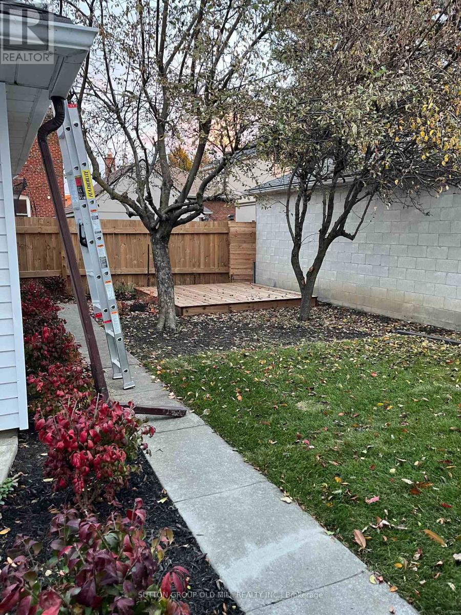 Main Floor - 97 Twelfth Street, Toronto, Ontario  M8V 3G9 - Photo 5 - W12593350