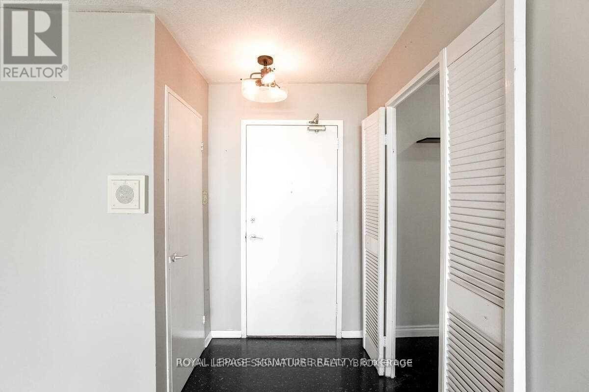 802 - 44 Longbourne Drive, Toronto, Ontario  M9R 2M7 - Photo 8 - W12593354