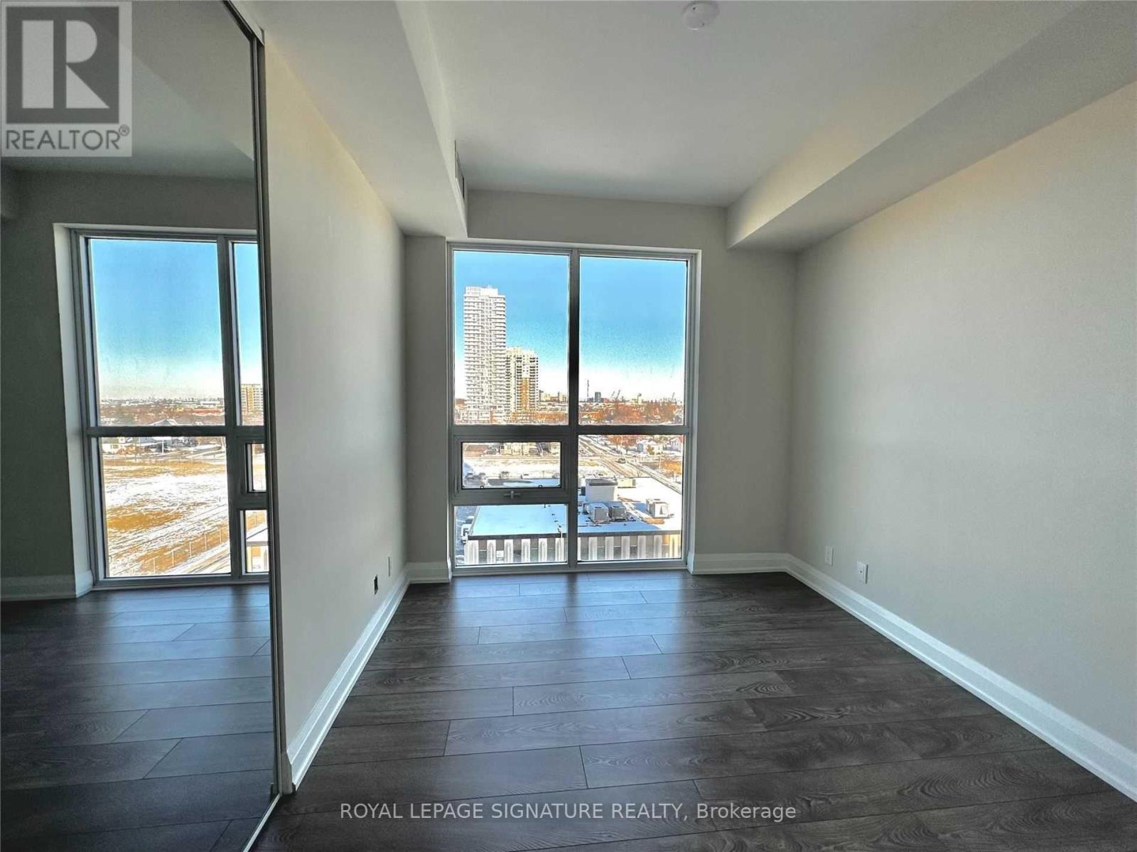 702 - 15 Lynch Street, Brampton, Ontario  L6W 0C7 - Photo 5 - W12593386