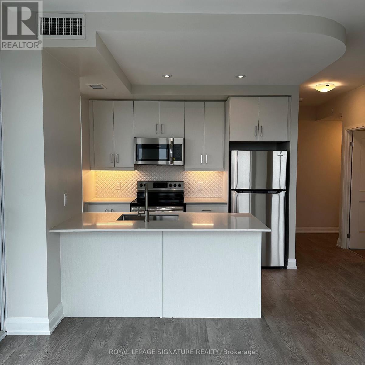 702 - 15 Lynch Street, Brampton, Ontario  L6W 0C7 - Photo 9 - W12593386