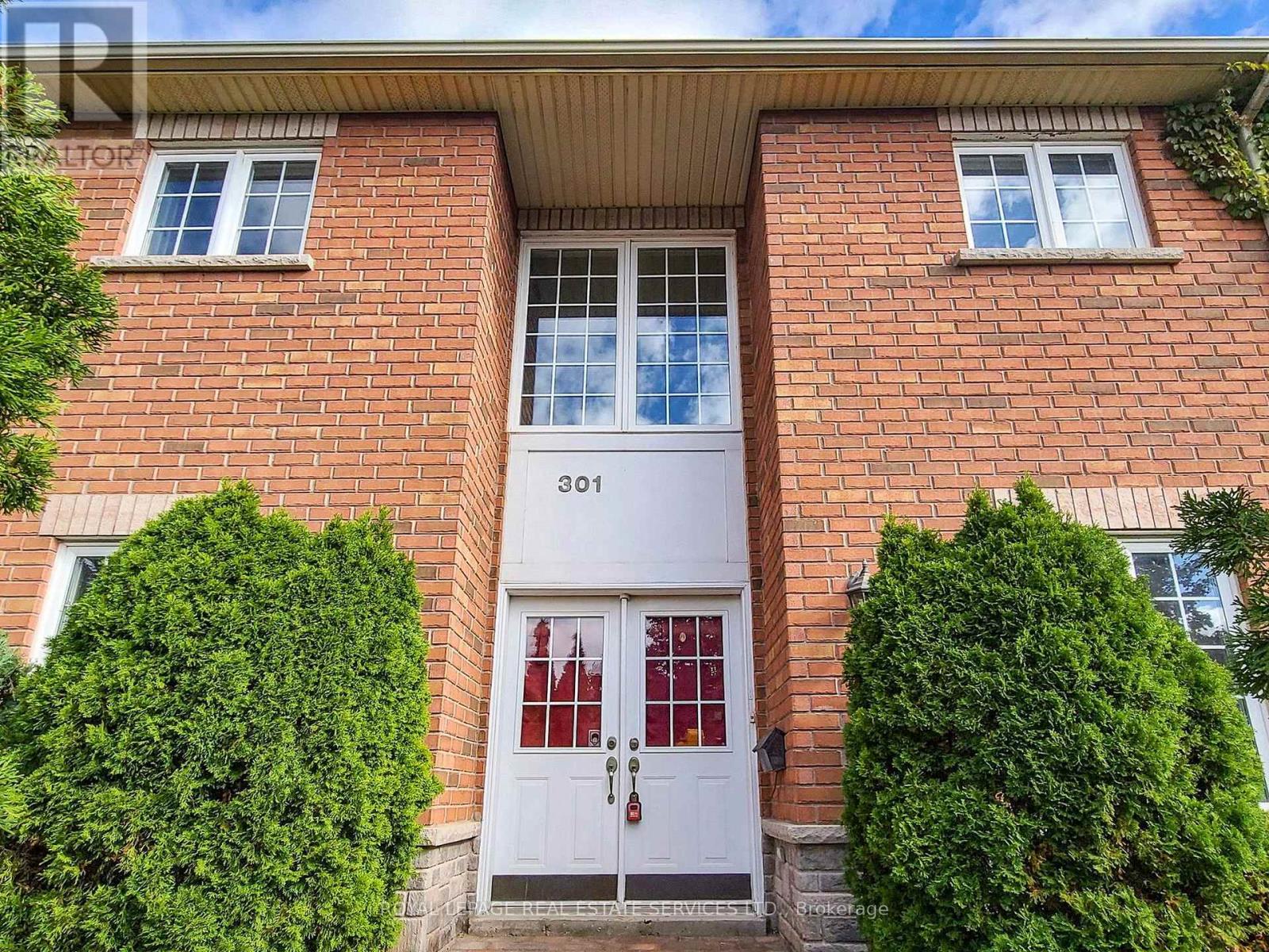 301 Mohawk Road, Oakville, Ontario  L6L 6P9 - Photo 2 - W12593402