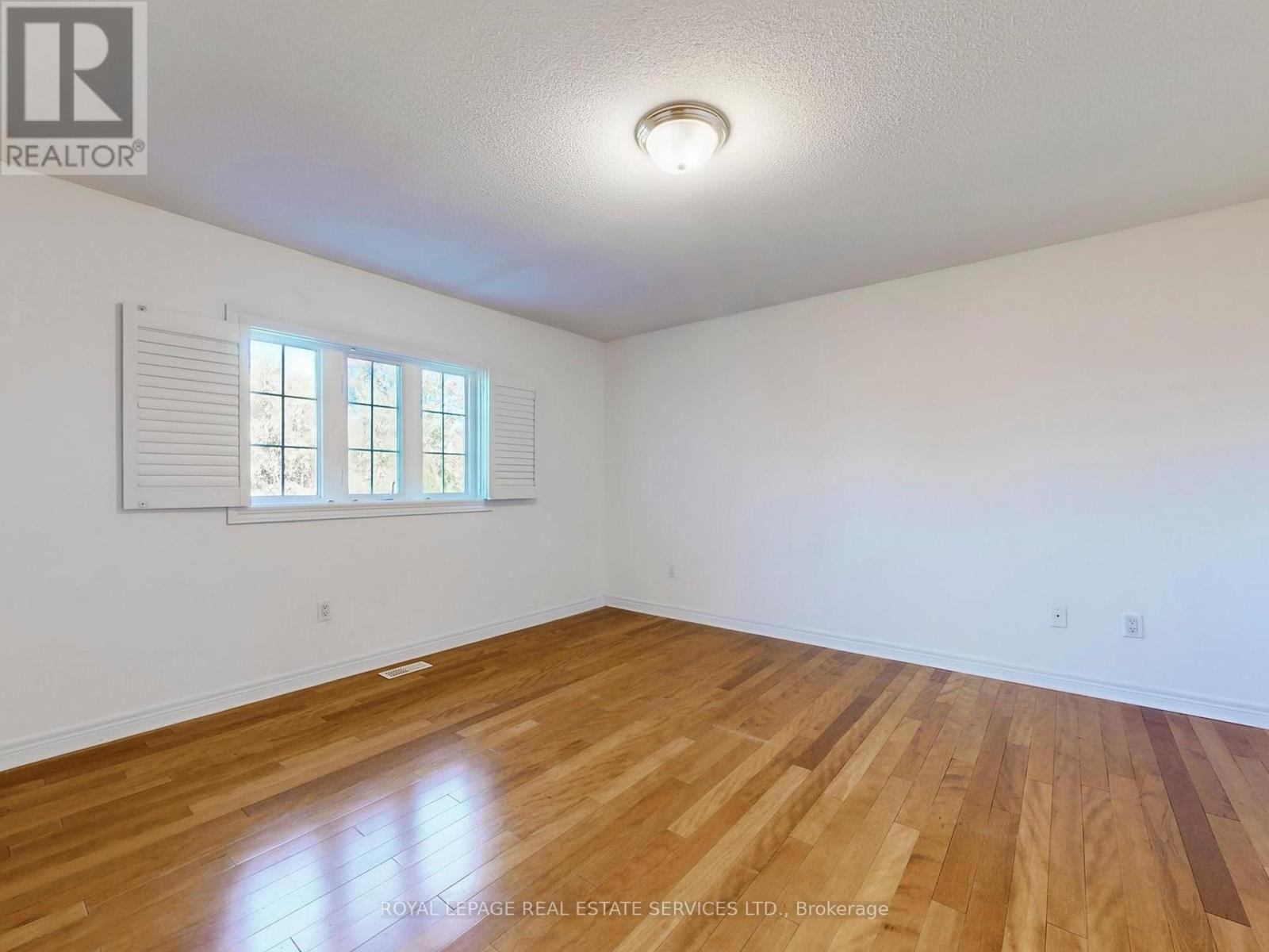 301 Mohawk Road, Oakville, Ontario  L6L 6P9 - Photo 21 - W12593402