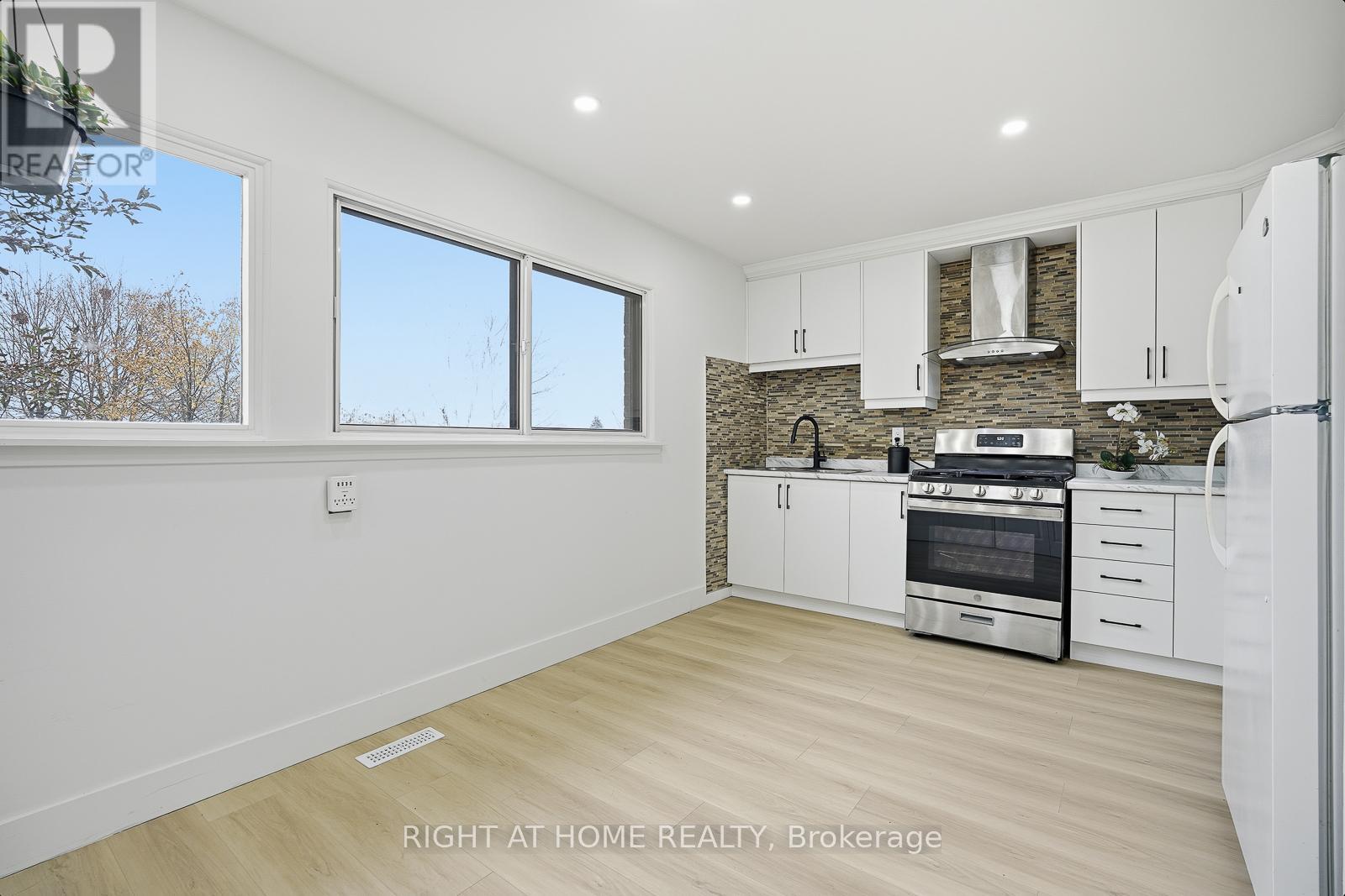 216 Fleetwood Crescent, Brampton, Ontario  L6T 2E6 - Photo 14 - W12593412