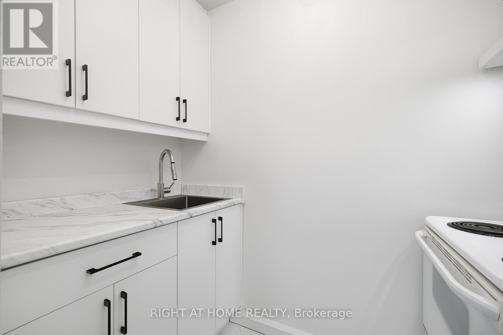 216 Fleetwood Crescent, Brampton, Ontario  L6T 2E6 - Photo 36 - W12593412