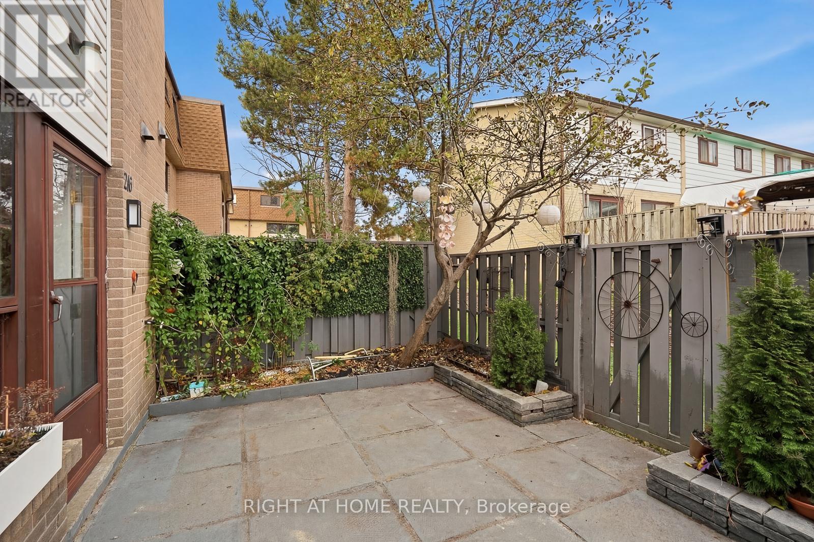 216 Fleetwood Crescent, Brampton, Ontario  L6T 2E6 - Photo 38 - W12593412