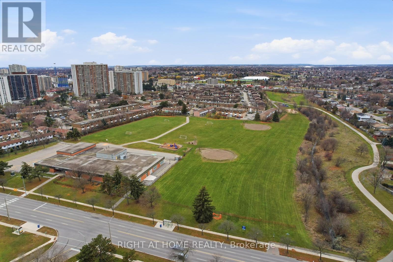 216 Fleetwood Crescent, Brampton, Ontario  L6T 2E6 - Photo 43 - W12593412