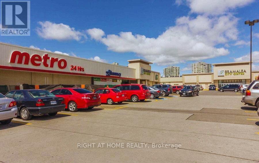 216 Fleetwood Crescent, Brampton, Ontario  L6T 2E6 - Photo 47 - W12593412