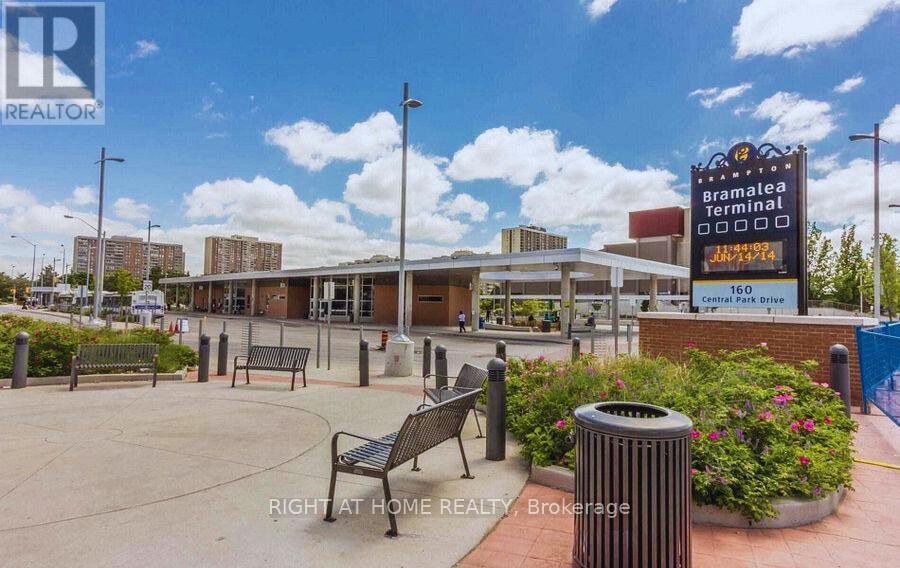 216 Fleetwood Crescent, Brampton, Ontario  L6T 2E6 - Photo 50 - W12593412