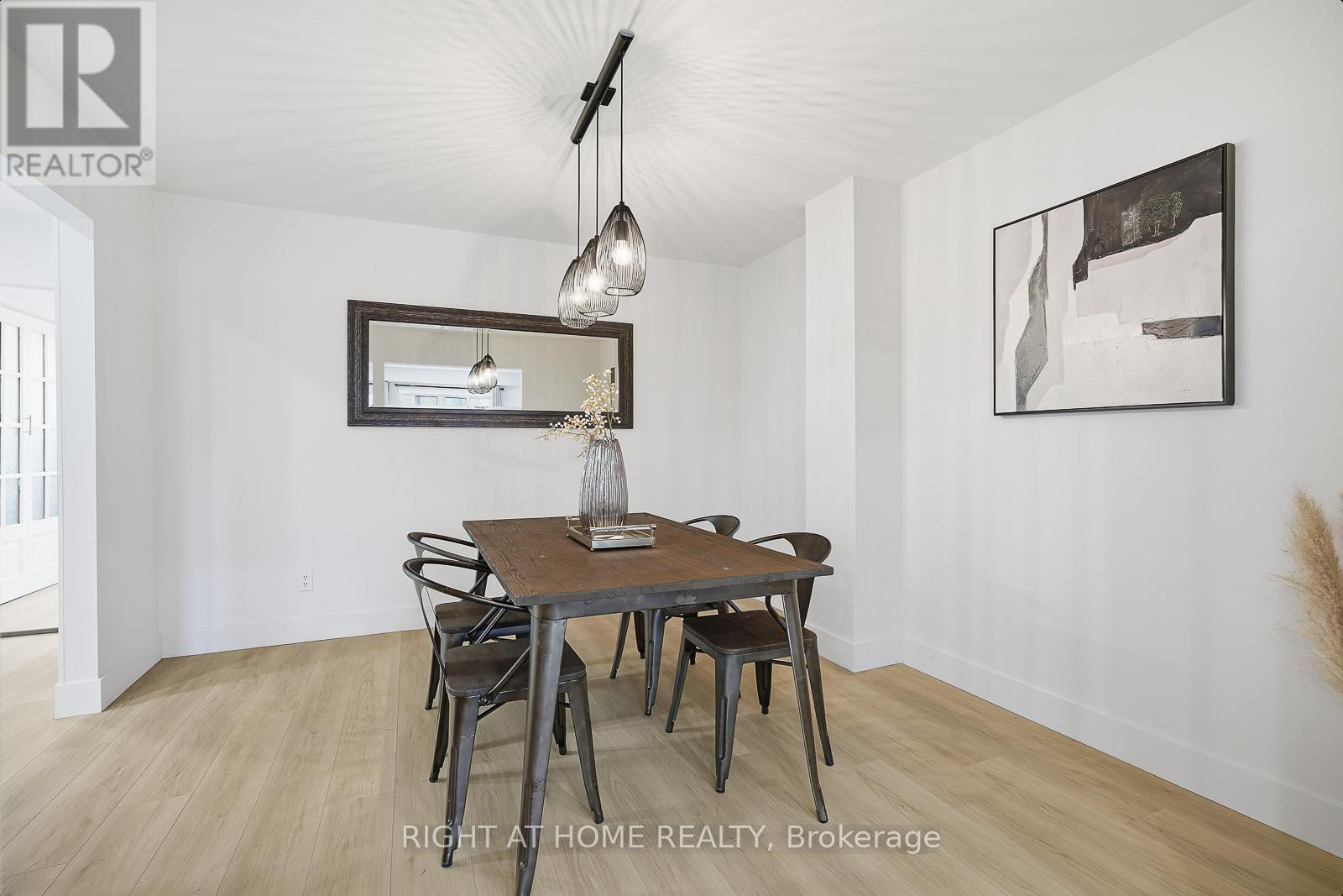 216 Fleetwood Crescent, Brampton, Ontario  L6T 2E6 - Photo 9 - W12593412