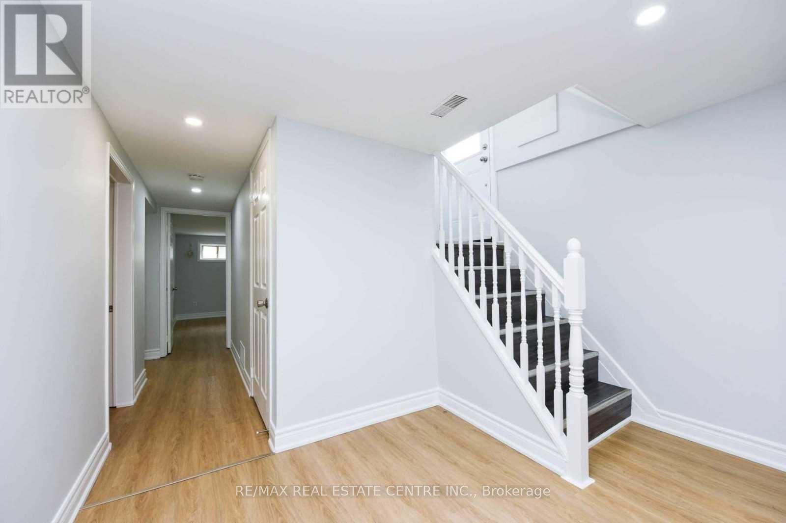 Lower - 19 Alderbury Crescent, Brampton, Ontario  L6T 1P5 - Photo 2 - W12593416