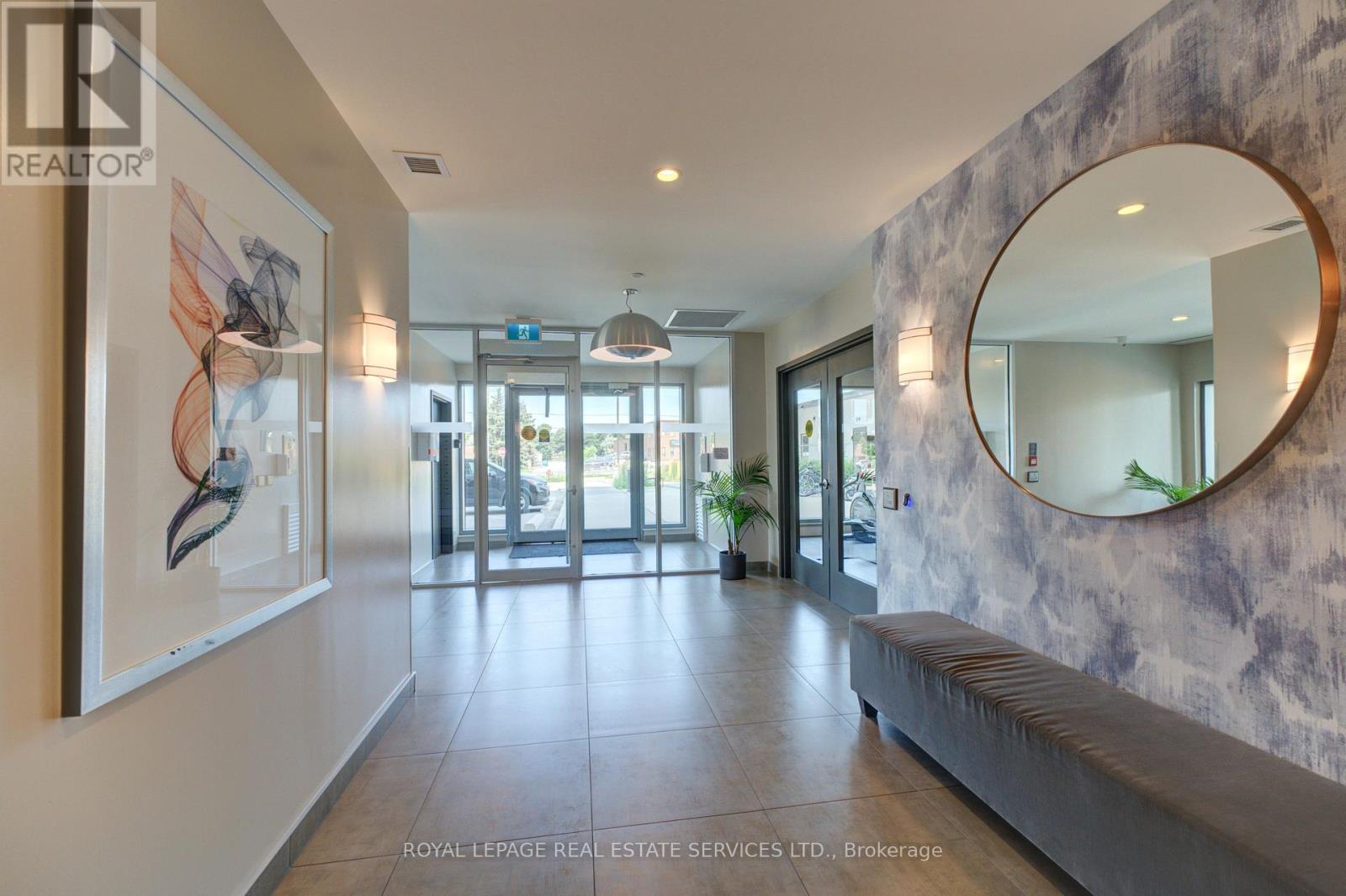 716 Main Street E, Milton, Ontario  L9T 9L9 - Photo 2 - W12593418