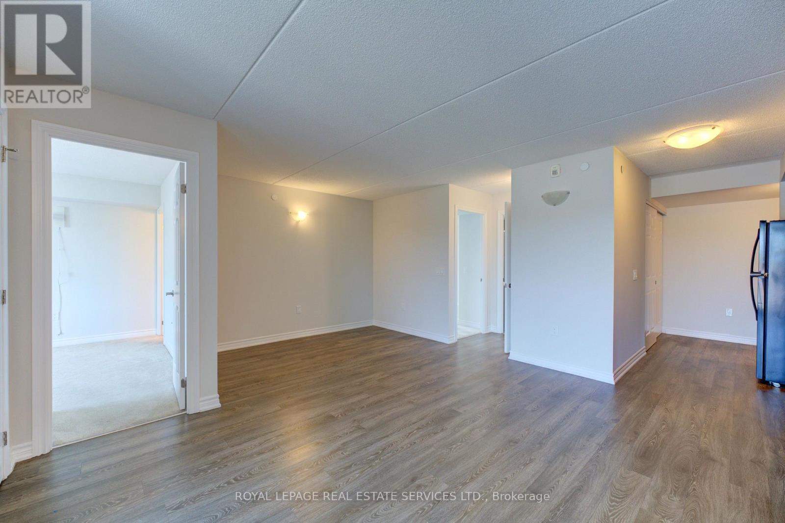 716 Main Street E, Milton, Ontario  L9T 9L9 - Photo 9 - W12593418