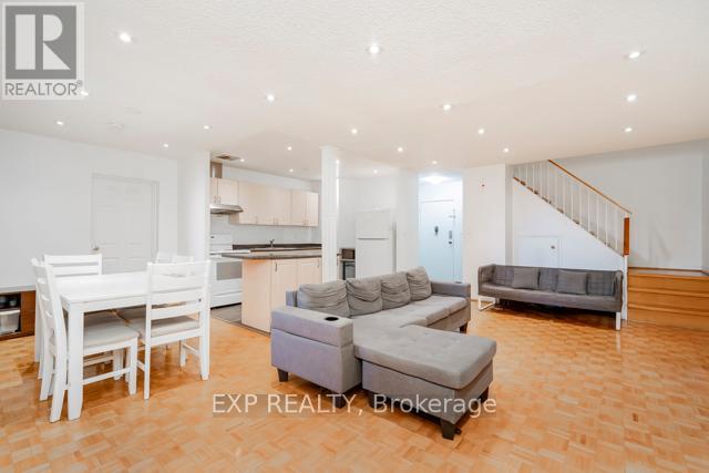 226 - 3025 The Credit Woodlands Drive, Mississauga, Ontario  L5C 2V3 - Photo 2 - W12593420