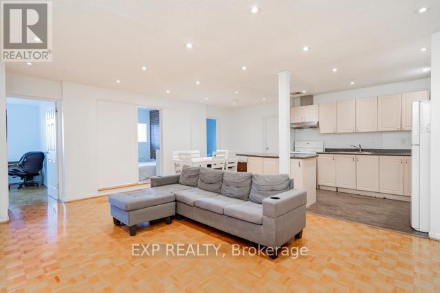 226 - 3025 The Credit Woodlands Drive, Mississauga, Ontario  L5C 2V3 - Photo 3 - W12593420