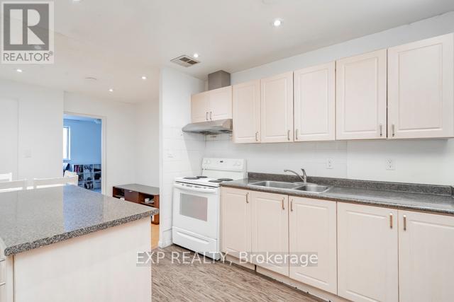 226 - 3025 The Credit Woodlands Drive, Mississauga, Ontario  L5C 2V3 - Photo 6 - W12593420