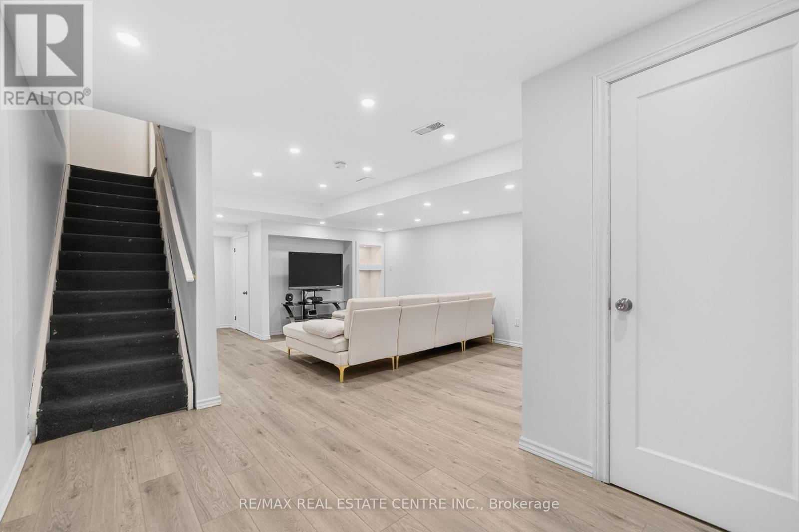 31 Martree Crescent, Brampton, Ontario  L6V 4R3 - Photo 23 - W12593440