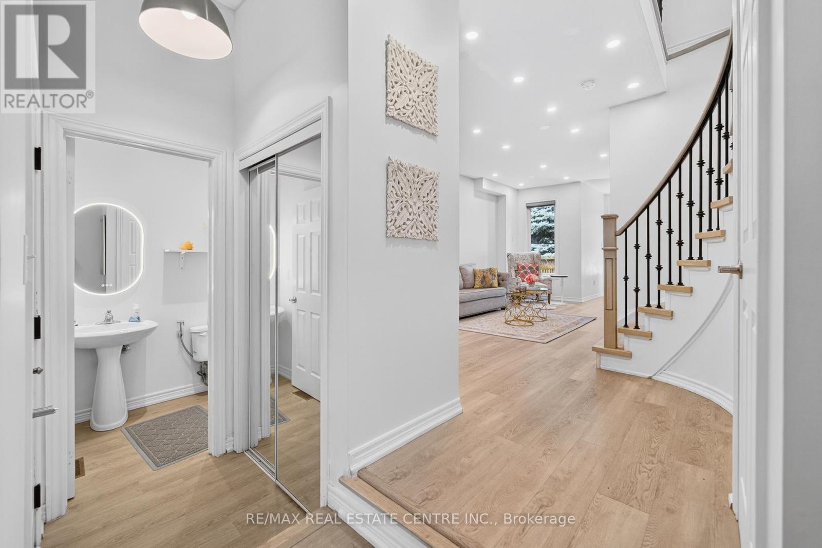 31 Martree Crescent, Brampton, Ontario  L6V 4R3 - Photo 5 - W12593440