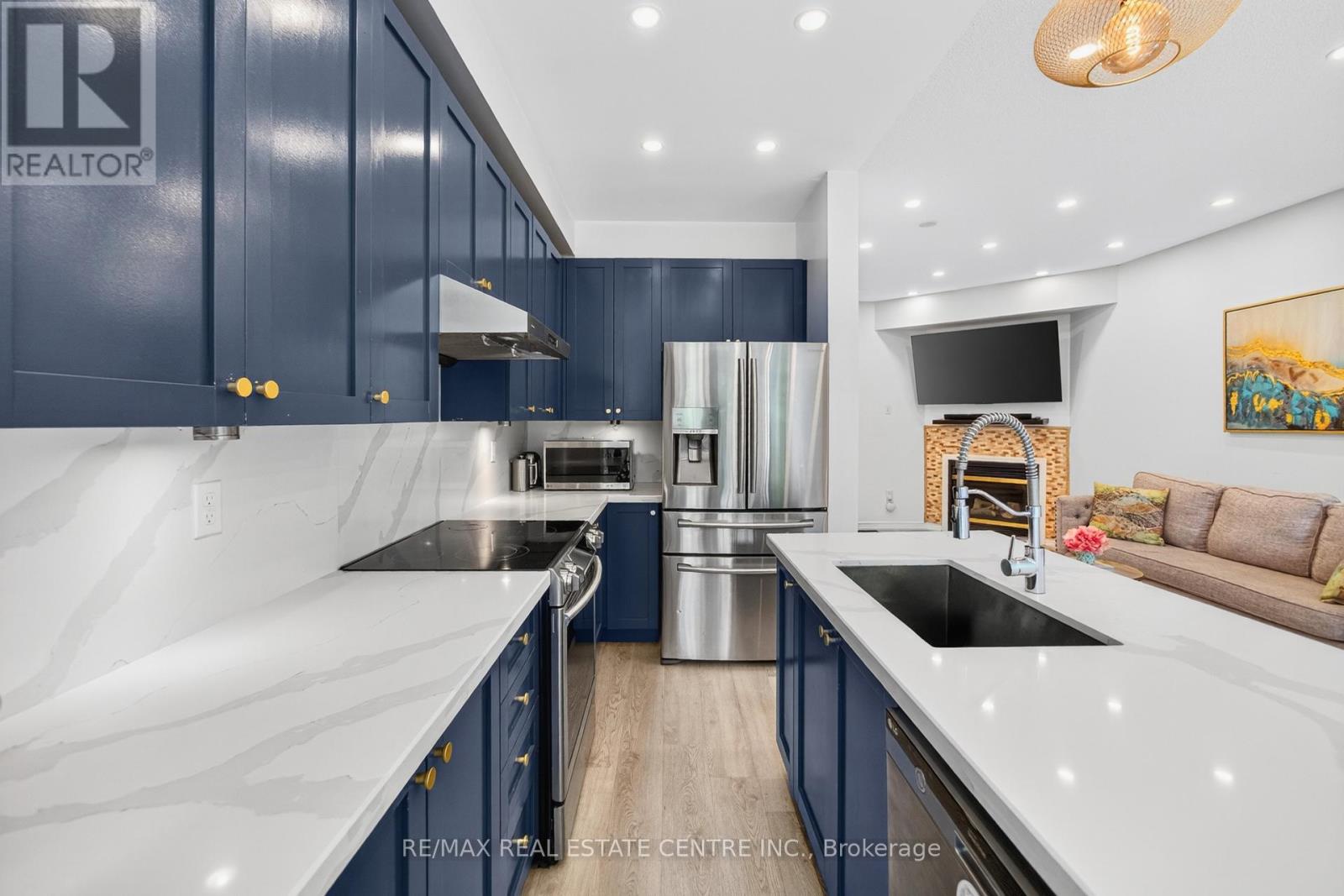 31 Martree Crescent, Brampton, Ontario  L6V 4R3 - Photo 9 - W12593440