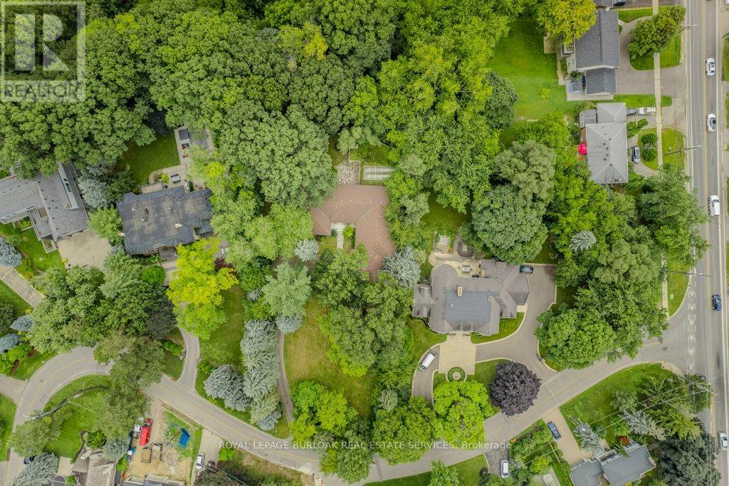 3 Edgehill Road, Toronto, Ontario  M9A 4N1 - Photo 10 - W12593458