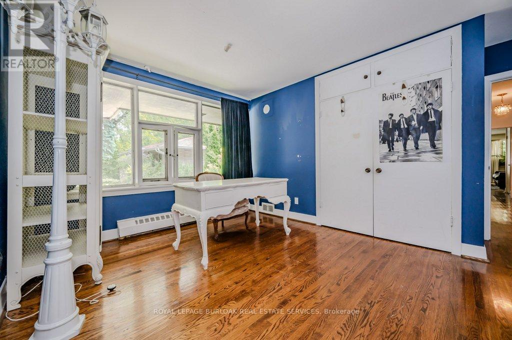 3 Edgehill Road, Toronto, Ontario  M9A 4N1 - Photo 17 - W12593458