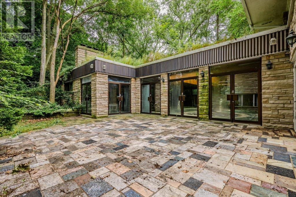 3 Edgehill Road, Toronto, Ontario  M9A 4N1 - Photo 2 - W12593458