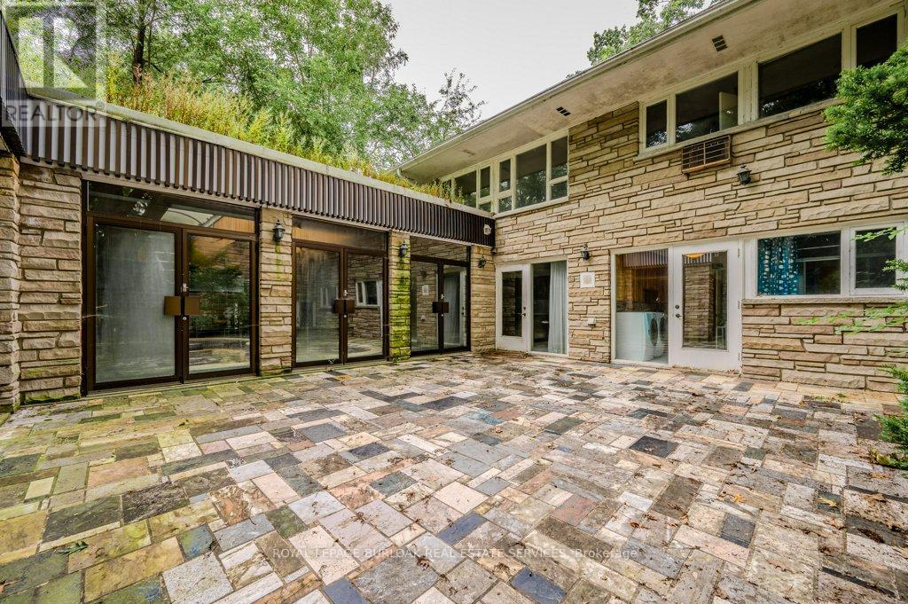 3 Edgehill Road, Toronto, Ontario  M9A 4N1 - Photo 3 - W12593458