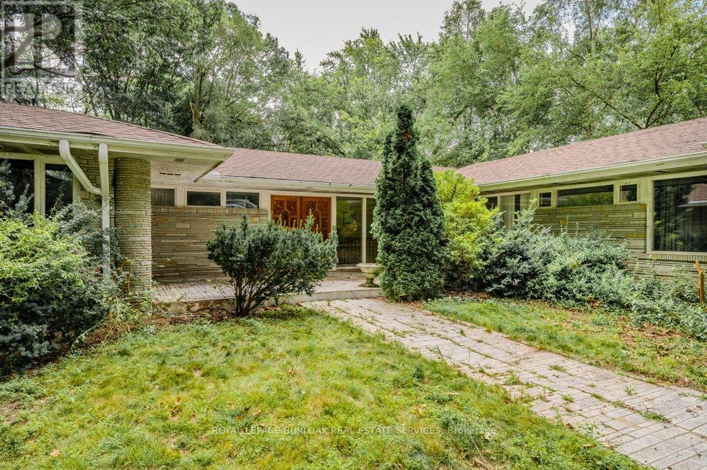 3 Edgehill Road, Toronto, Ontario  M9A 4N1 - Photo 7 - W12593458