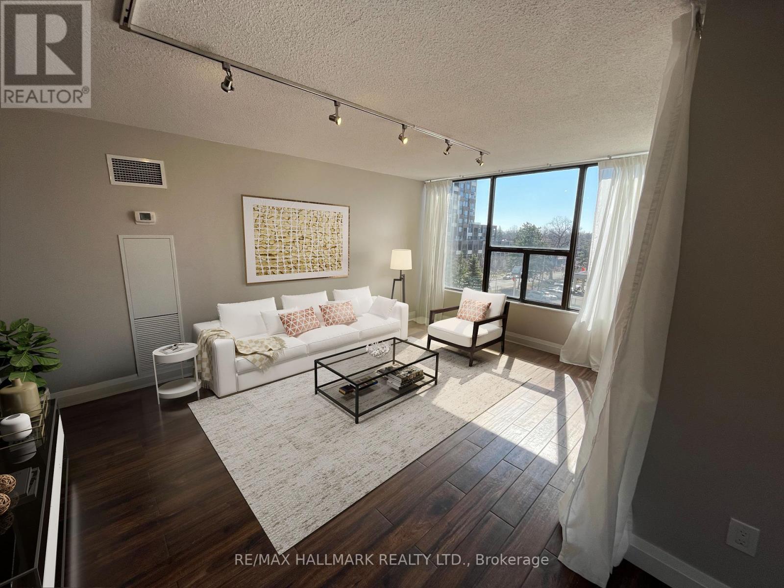 402 - 100 QUEBEC AVENUE, Toronto, Ontario