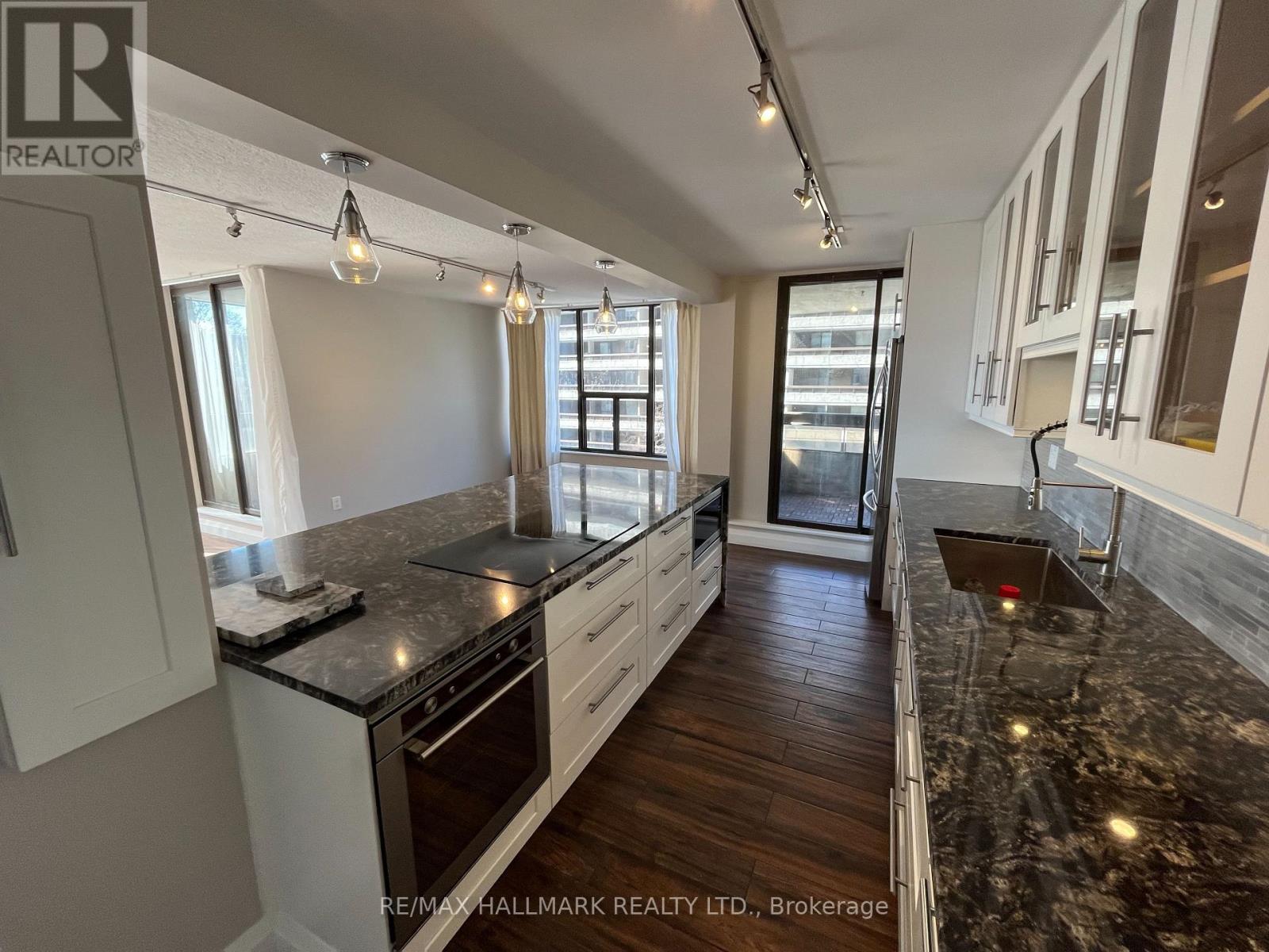 402 - 100 Quebec Avenue, Toronto, Ontario  M6P 4B8 - Photo 10 - W12593472