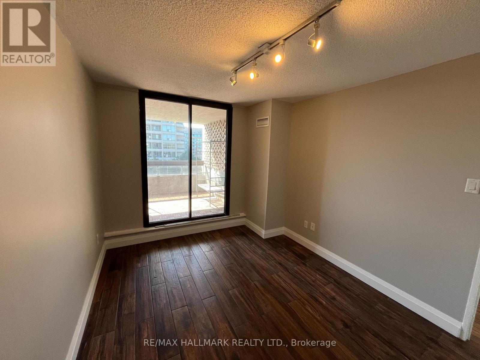 402 - 100 Quebec Avenue, Toronto, Ontario  M6P 4B8 - Photo 11 - W12593472