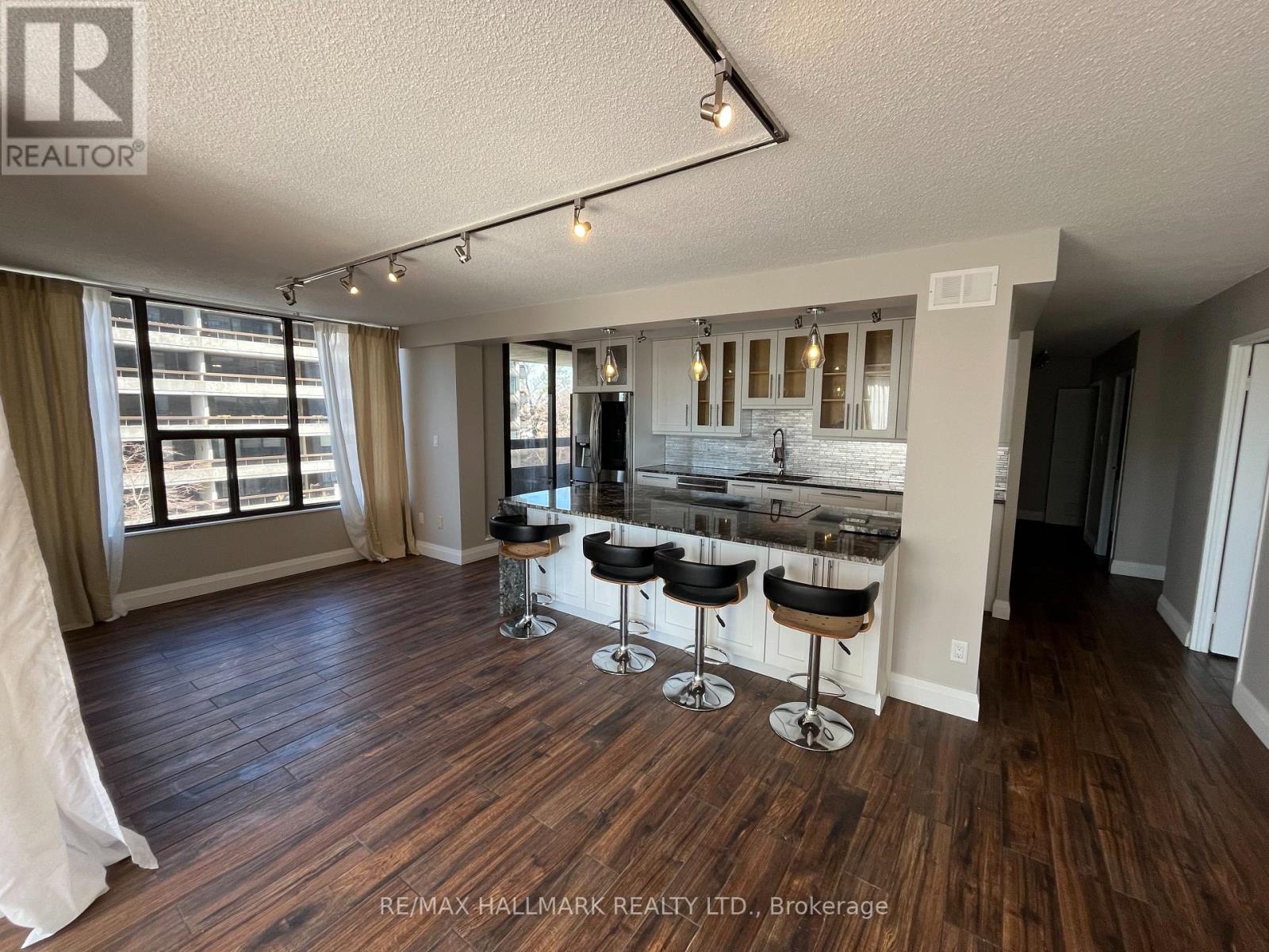 402 - 100 Quebec Avenue, Toronto, Ontario  M6P 4B8 - Photo 2 - W12593472