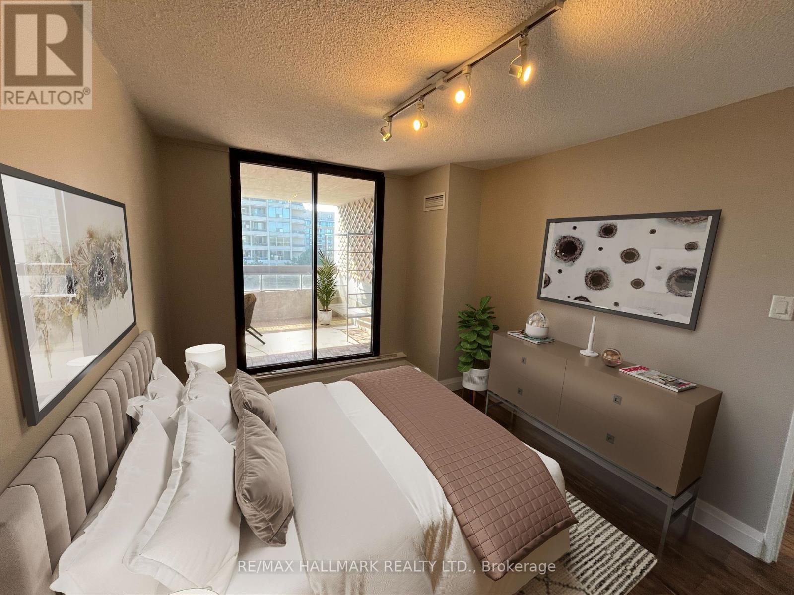 402 - 100 Quebec Avenue, Toronto, Ontario  M6P 4B8 - Photo 3 - W12593472