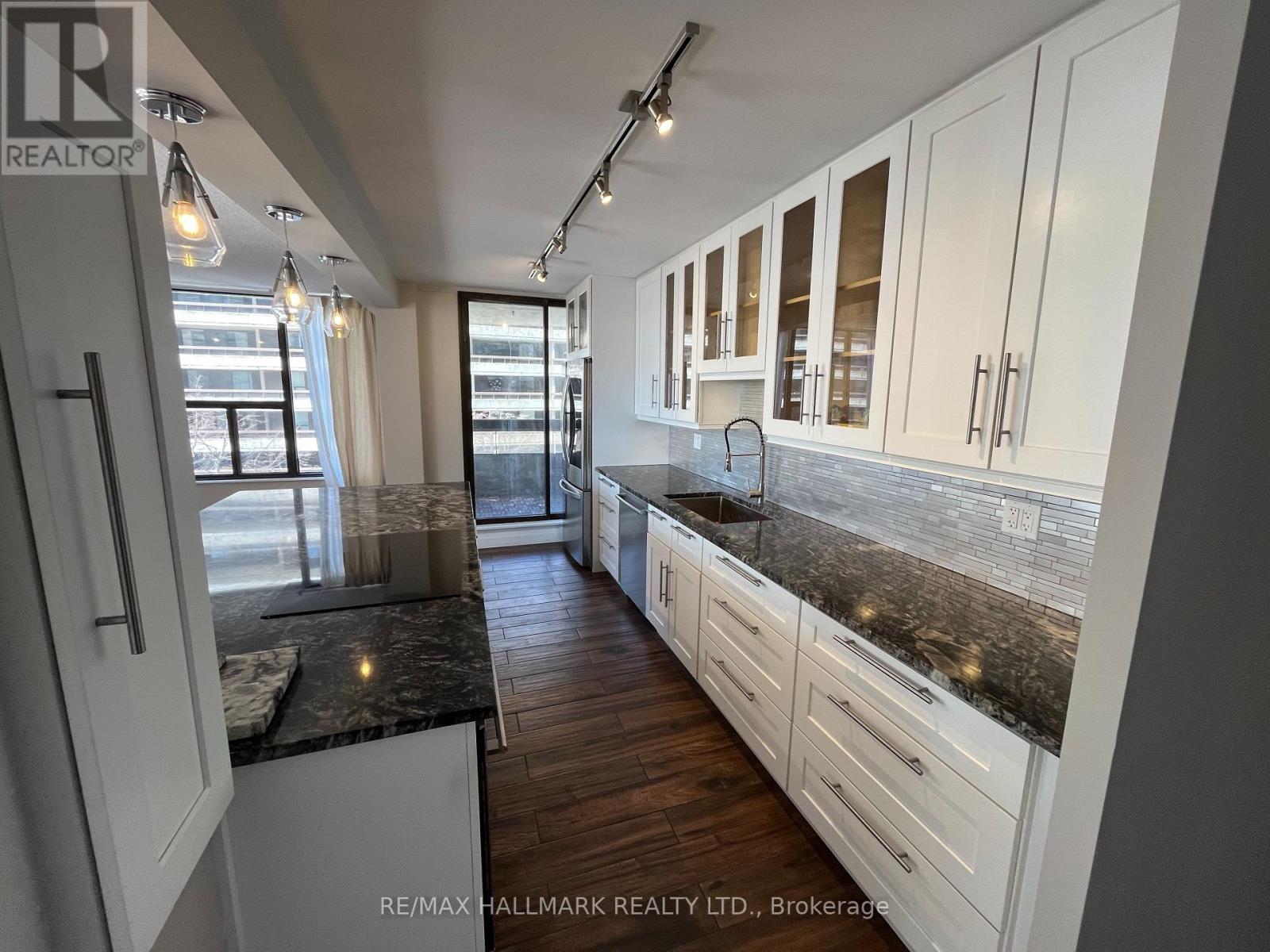 402 - 100 Quebec Avenue, Toronto, Ontario  M6P 4B8 - Photo 8 - W12593472