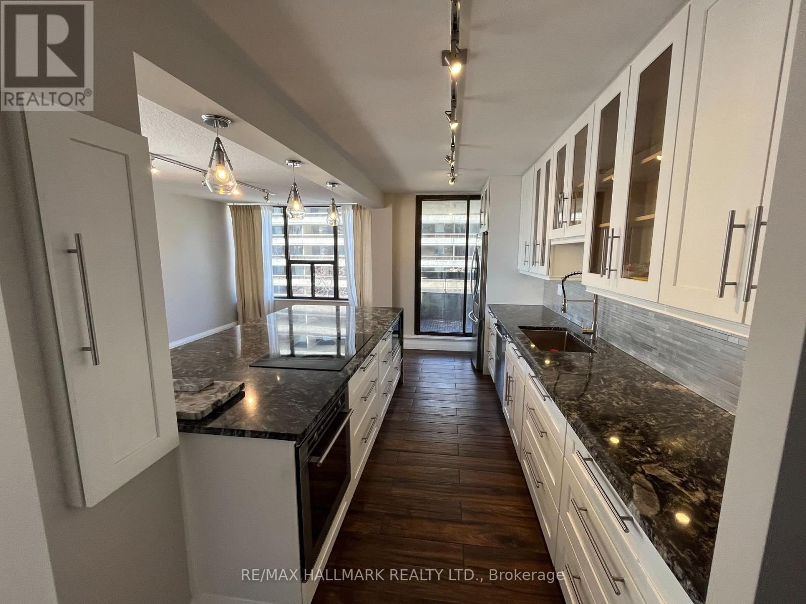 402 - 100 Quebec Avenue, Toronto, Ontario  M6P 4B8 - Photo 9 - W12593472