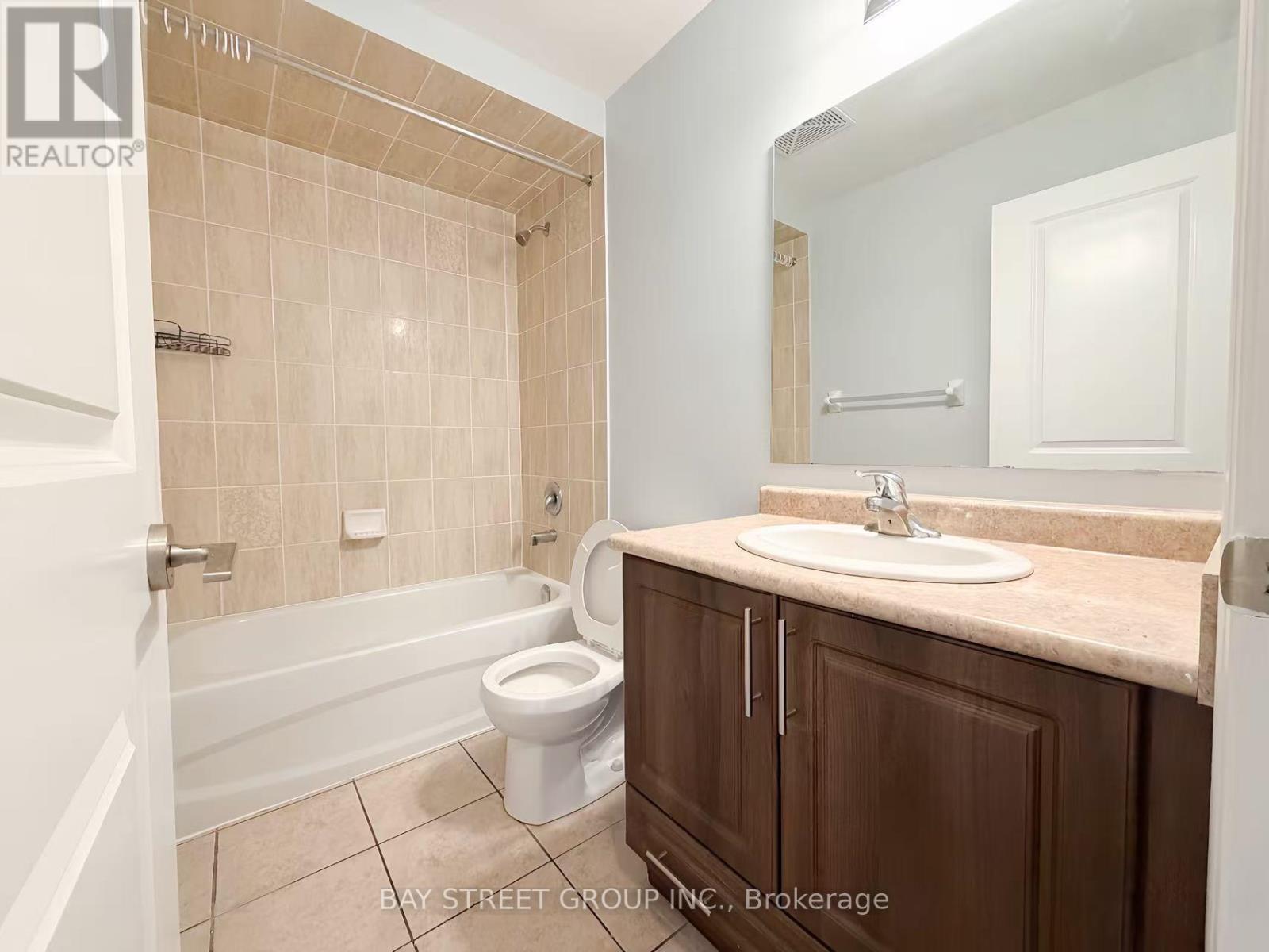 202 - 276 Gatwick Drive, Oakville, Ontario  L6H 6V2 - Photo 5 - W12593484