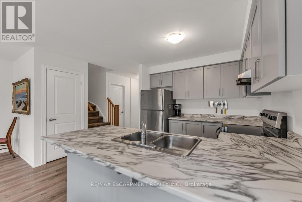 68 Dryden Lane, Hamilton, Ontario  L8H 0B6 - Photo 13 - X12593340