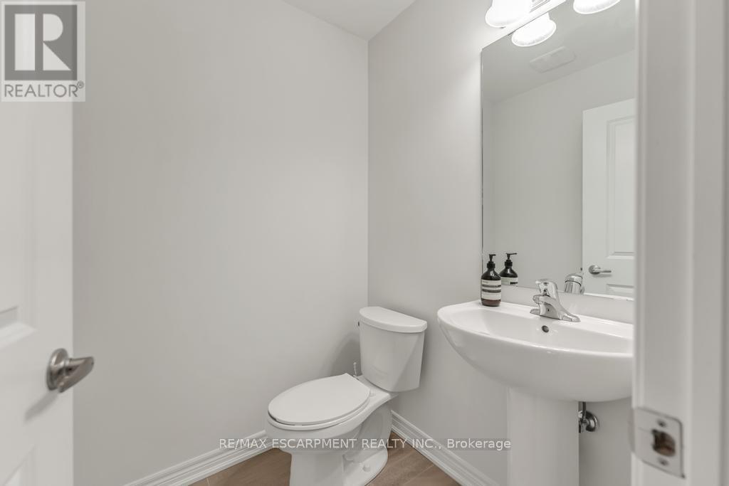 68 Dryden Lane, Hamilton, Ontario  L8H 0B6 - Photo 4 - X12593340