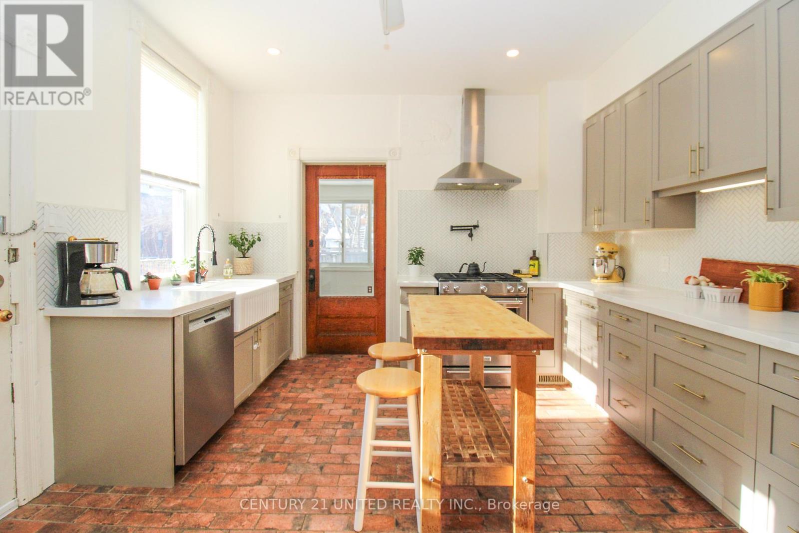 183 Rubidge Street, Peterborough (Town Ward 3), Ontario  K9J 3N6 - Photo 14 - X12593600