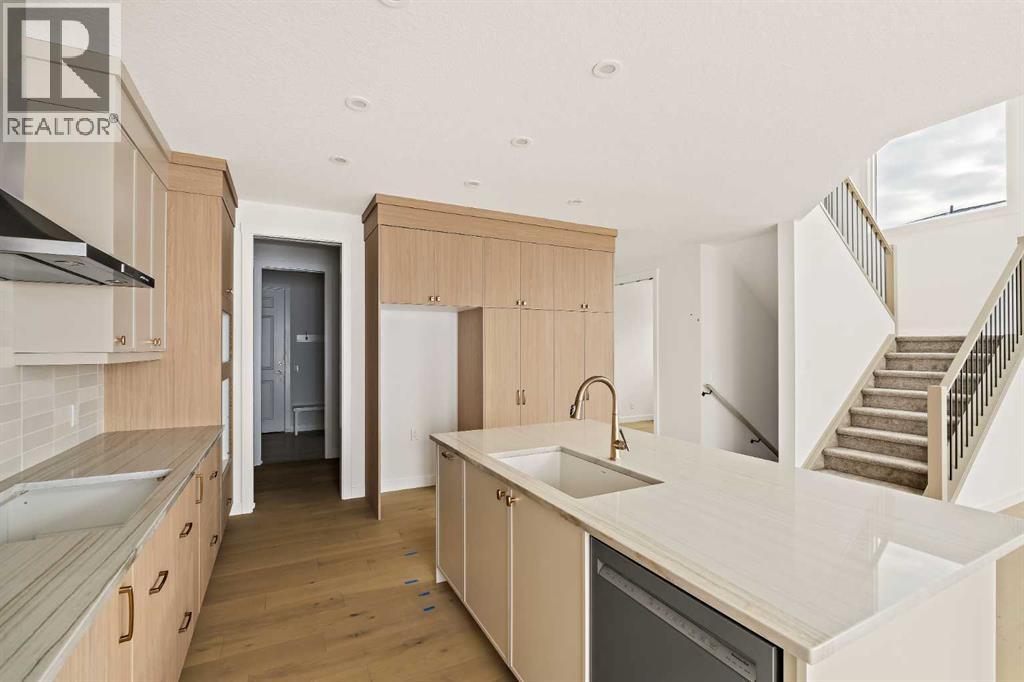 529 Lucas Way Nw, Calgary, Alberta  T3P 2E7 - Photo 8 - A2268760