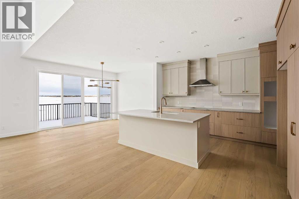 529 Lucas Way Nw, Calgary, Alberta  T3P 2E7 - Photo 4 - A2268760