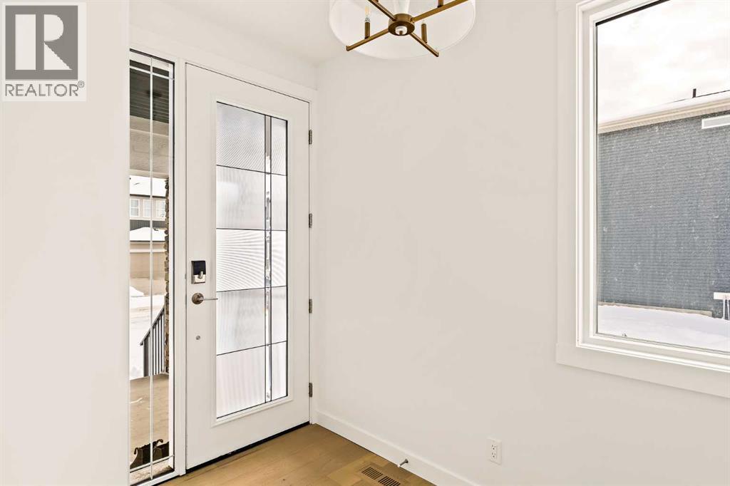 529 Lucas Way Nw, Calgary, Alberta  T3P 2E7 - Photo 3 - A2268760