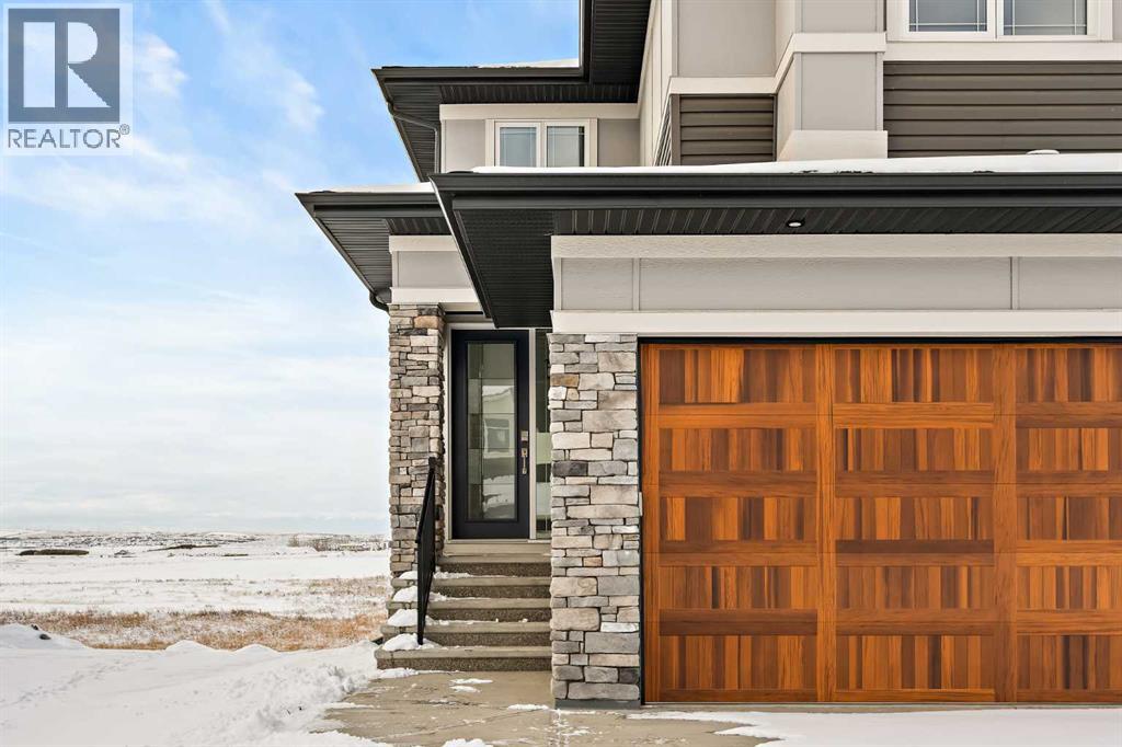 529 Lucas Way Nw, Calgary, Alberta  T3P 2E7 - Photo 2 - A2268760