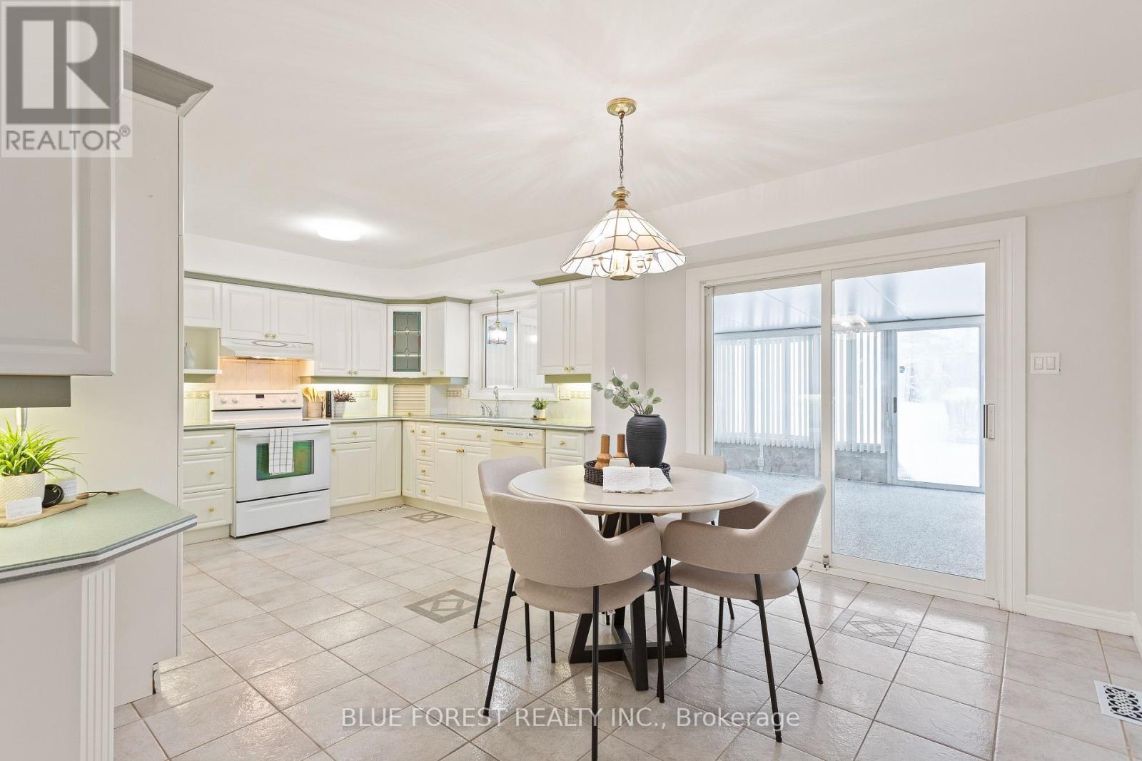 115 Honeysuckle Crescent, London East, Ontario  N5Y 4P5 - Photo 12 - X12593568