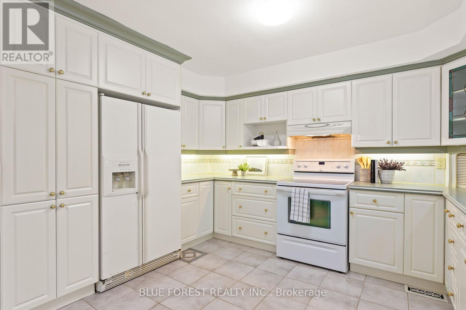 115 Honeysuckle Crescent, London East, Ontario  N5Y 4P5 - Photo 13 - X12593568