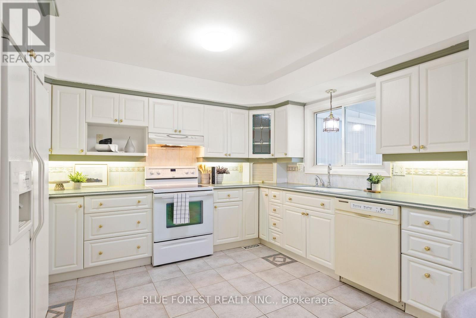 115 Honeysuckle Crescent, London East, Ontario  N5Y 4P5 - Photo 14 - X12593568